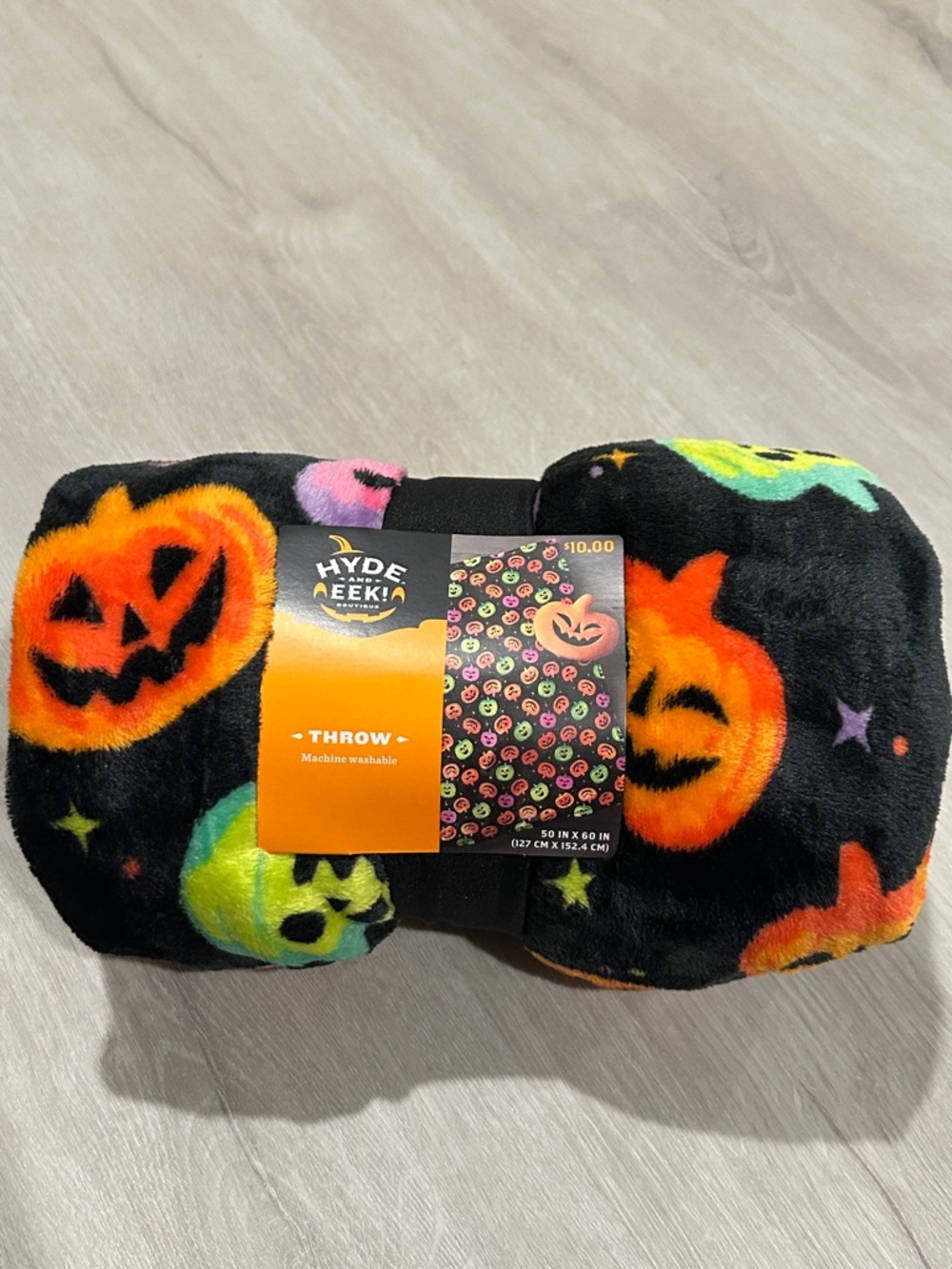 NWT Hyde & Eek! Halloween Pumpkin Throw Blanket - Black with Neon Pumpkins
